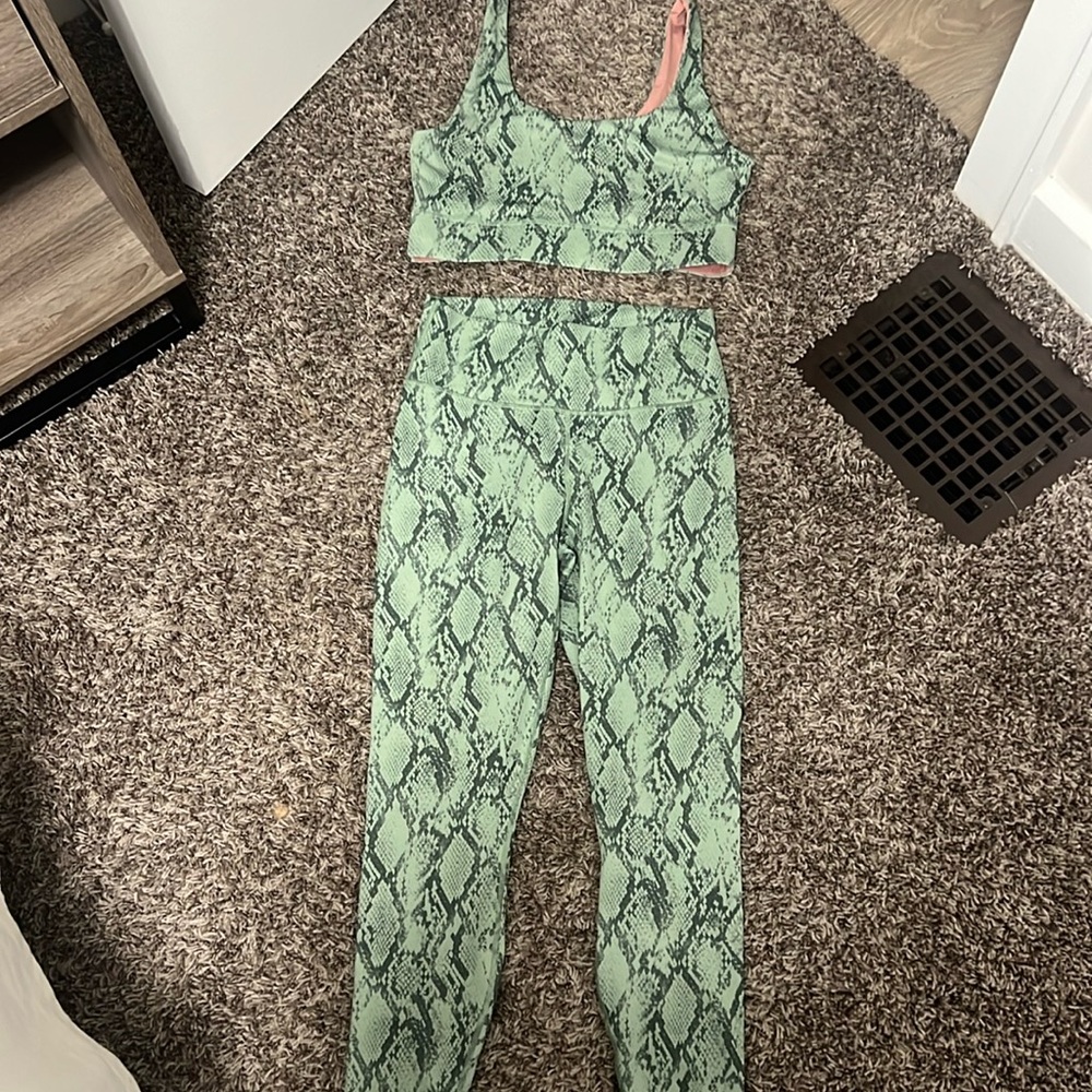 Fabletics set. M leggings and L bra